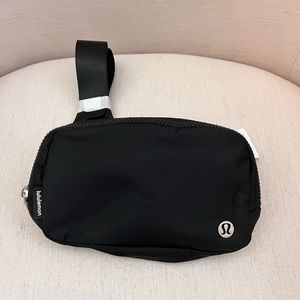Lululemon everywhere belt bag (NWT)
